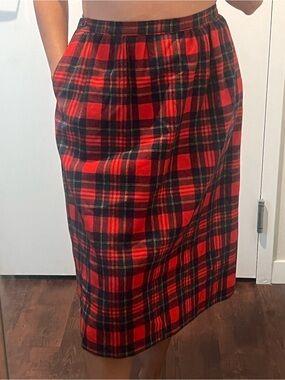 Vintage Pendleton Red & Black Tartan Midi Skirt Fit size 4 "Academia "